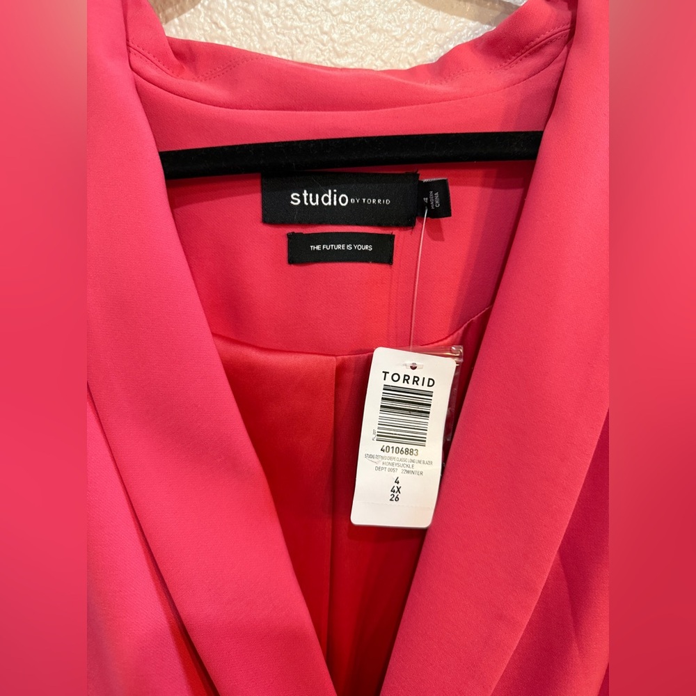 NWT TORRID TORRID Soho Studio Refined Crepe Blazer - SIZE 4 - Picture 7 of 8